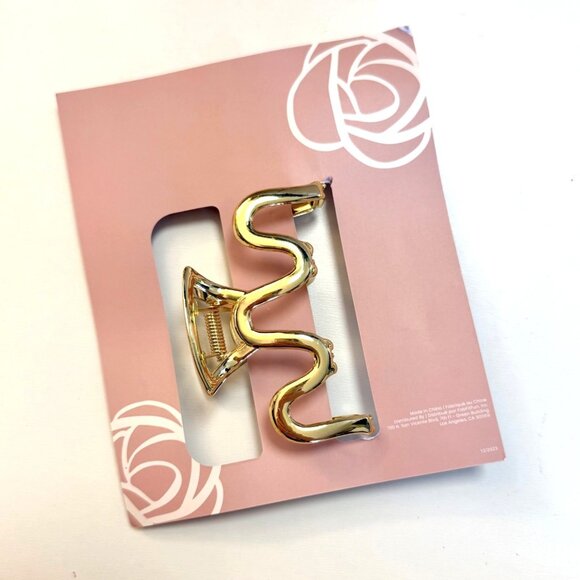 Summer and Rose Gold Wavy Claw Clip Hair Accessory Elegant Minimalist Glam Style - Picture 4 of 6